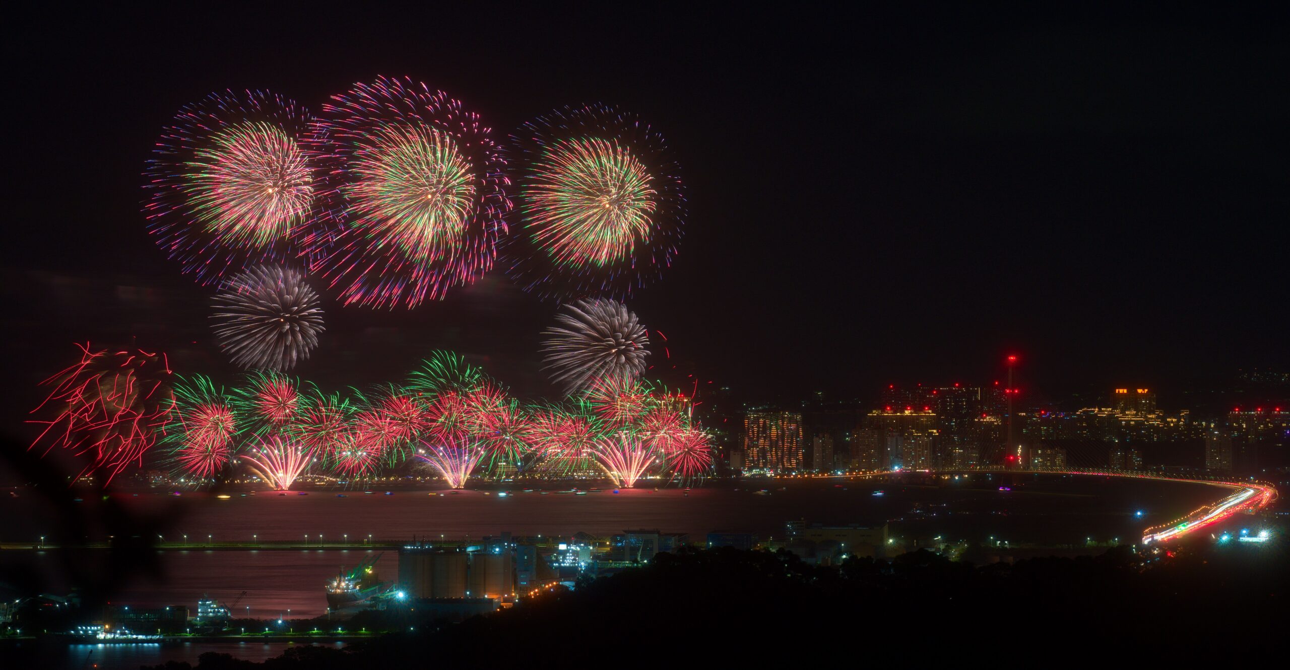 2026 여수밤바다 불꽃축제 10월 31일 개최…올해 장소와 달라지는 점은?